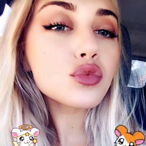 Meet your Posher, Kendra